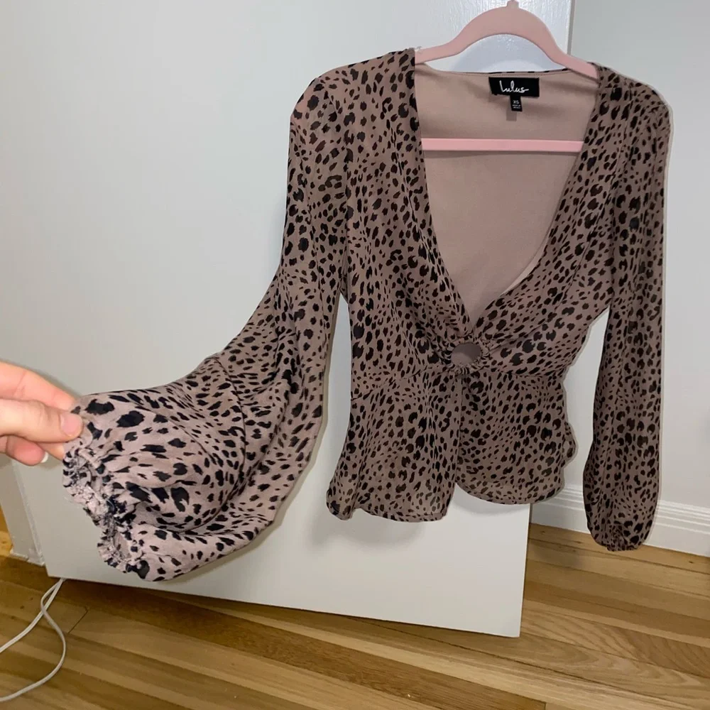 Lulus Having A Moment Taupe Leopard Print Balloon
Sleeve Top - Picture 5 of 9